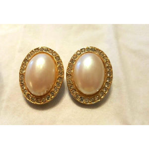 Vintage Baroque Style Earrings Faux Pearl Clip On Rhinestones Couture Gold Tone